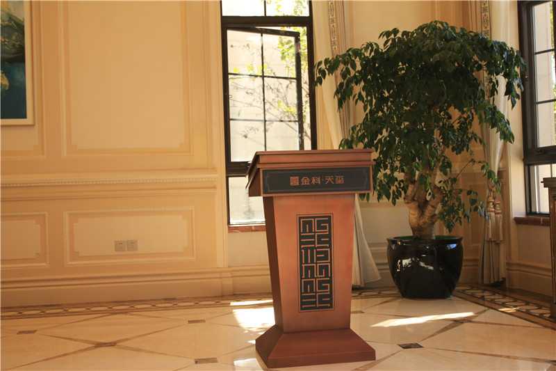 在標識設計中，色彩帶給人的感受